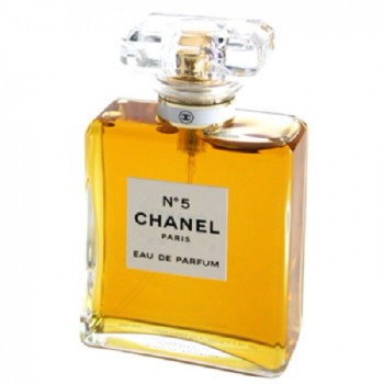 На сегодняшний день каждые 30 секунд кто-то покупает флакончик «Chanel No. 5», считающихся самыми продаваемыми духами в мире.